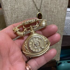 Vintage GOLD TONE RETRO ROTARY PHONE TELEPHONE
BROOCH PIN